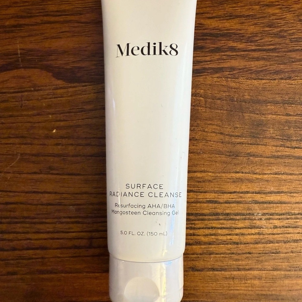 Medik8 Surface Radiance Cleanse - AHA/BHA Mangosteen Cleansing Gel
